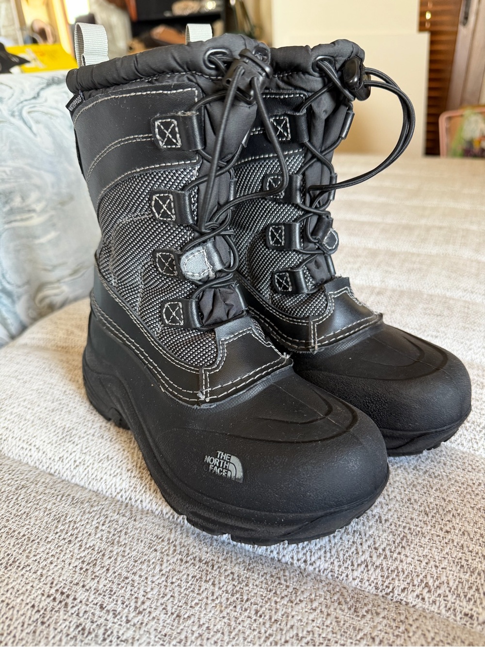 The North Face Kids Black Insulated Snow Boots with Drawcord